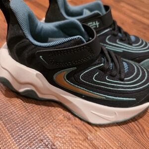 Nike Kids' Black and Green Sneakers